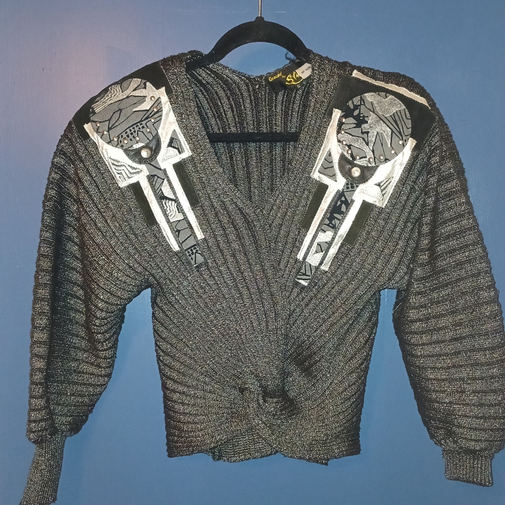 Vintage 90's Elegant Metallic V-Neck Sweater with Bold Accents